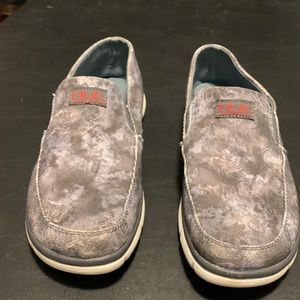 HUK mens slip on